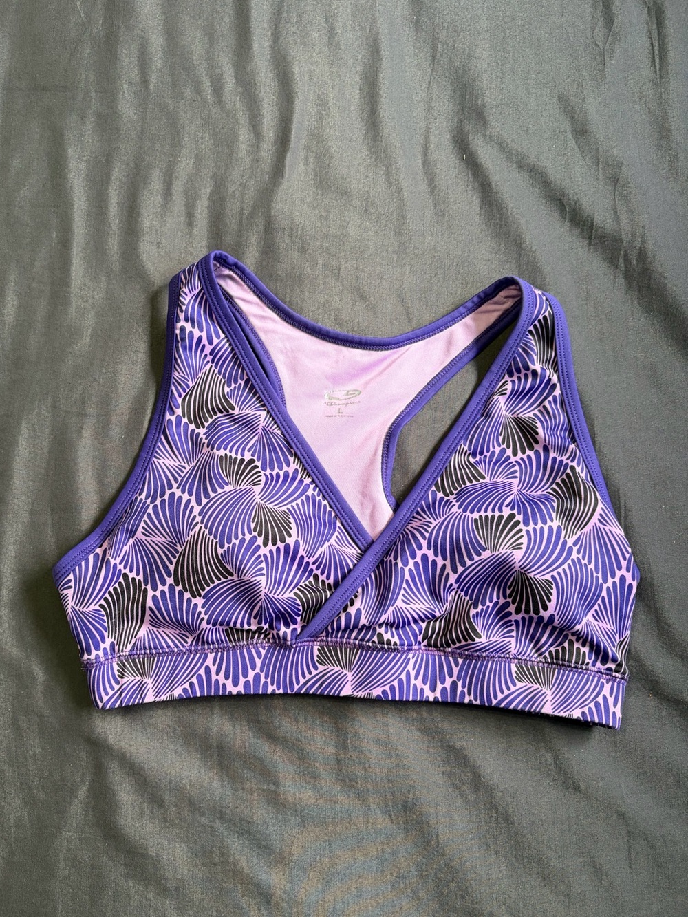 Champion abstract leaf-like pattern sports bra. Padding is included! Size L.